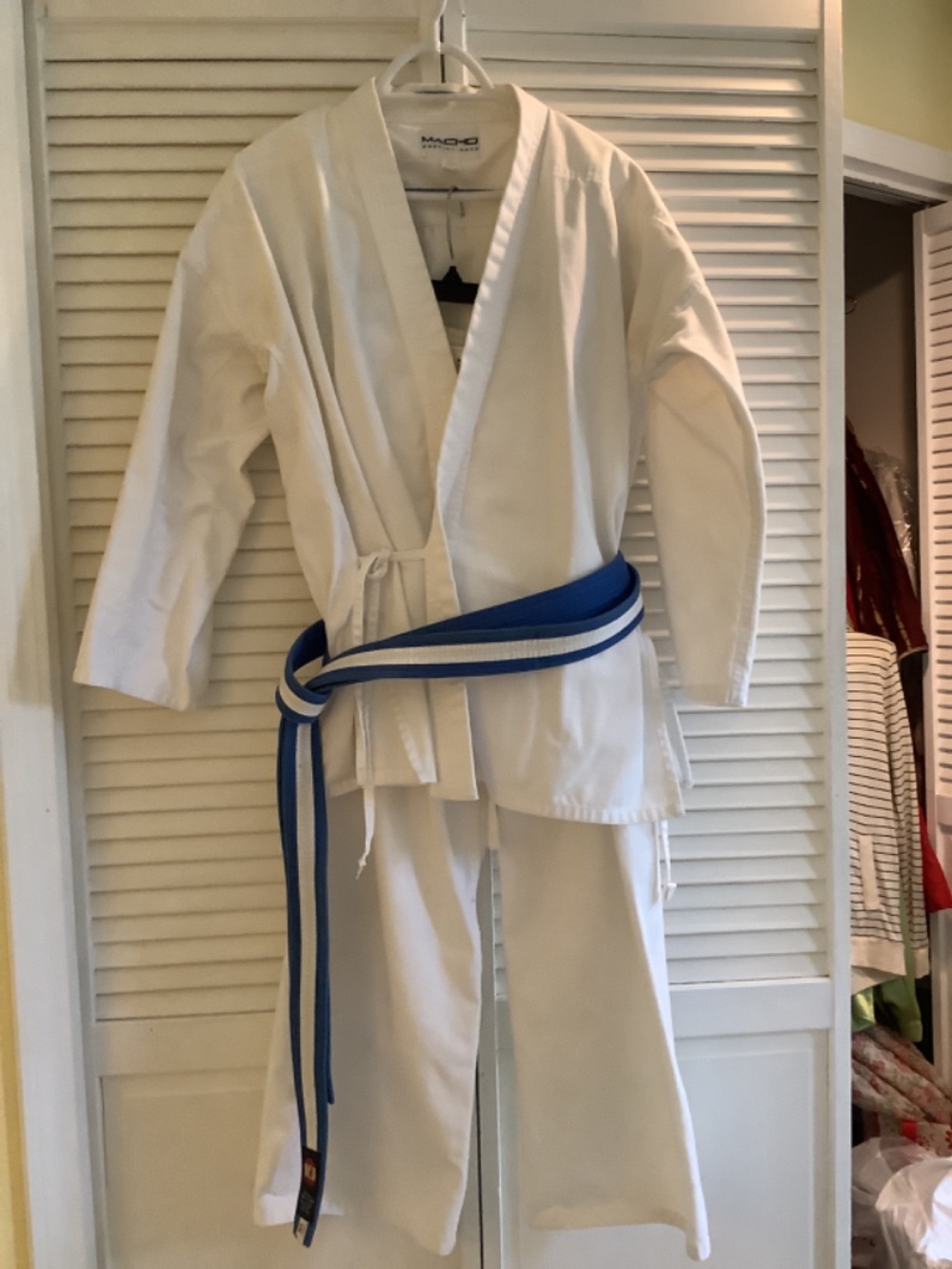 Size 4 Martial Arts Student Uniform 5’5” - 5’7”: preowned Good condition